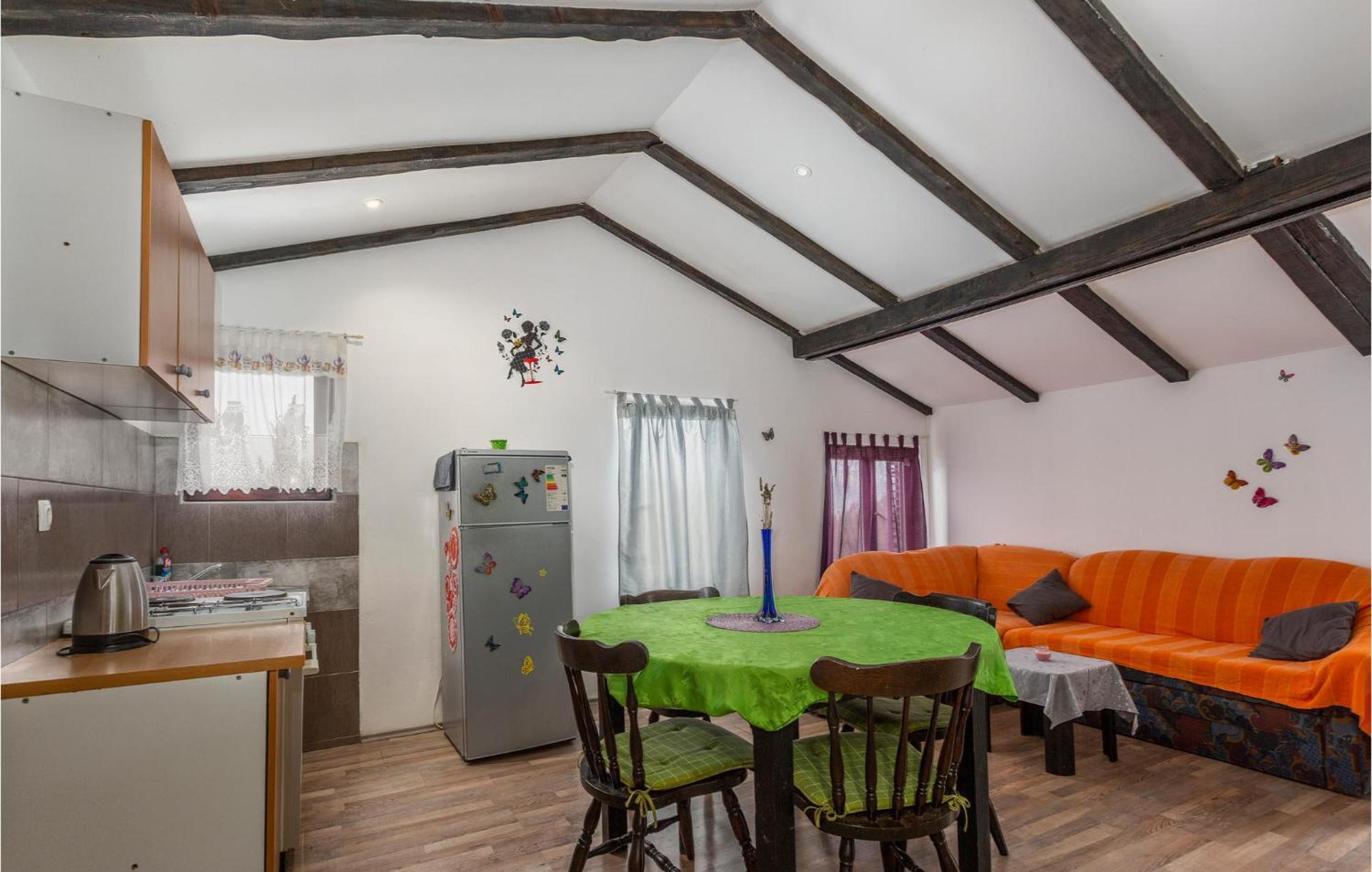 2 Bedroom Amazing Apartment In Njivice Dış mekan fotoğraf