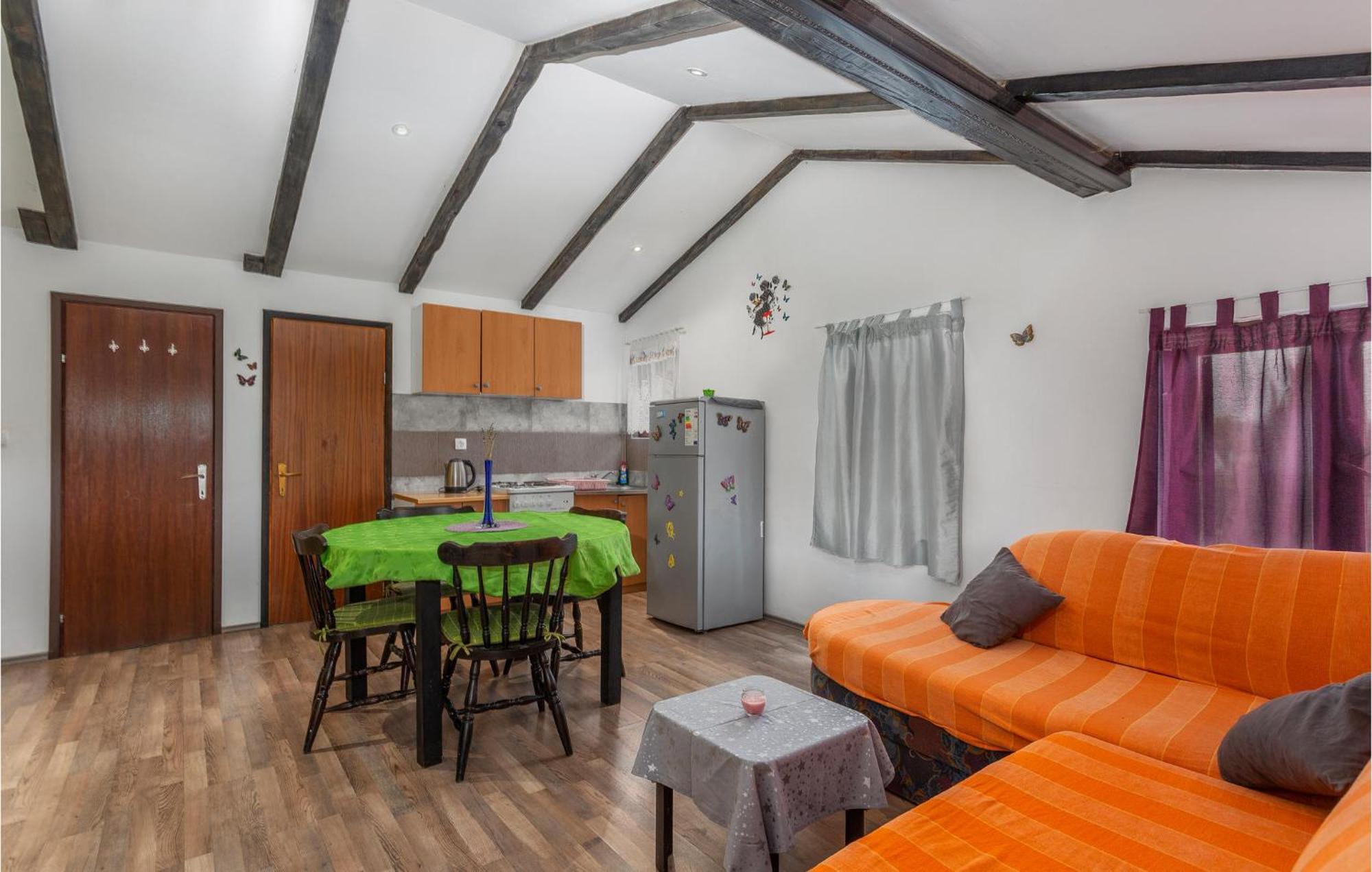 2 Bedroom Amazing Apartment In Njivice Dış mekan fotoğraf